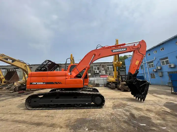 Best Selling DOOSAN excavator machine construction used machinery equipment dx225 used excavators in stock - מחפר: תמונה 2 Best Selling DOOSAN excavator machine construction used machinery equipment dx225 used excavators in stock - מחפר: תמונה 2