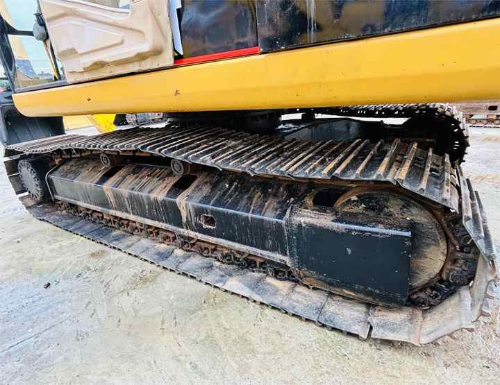 Caterpillar/cat Medium Used Excavator 20t Cat 320b,320c,320d Excavating Equipment With 0.8,1.0,1.2 Cbm Bucket Size In Shanghai - מחפר סורק: תמונה 4 Caterpillar/cat Medium Used Excavator 20t Cat 320b,320c,320d Excavating Equipment With 0.8,1.0,1.2 Cbm Bucket Size In Shanghai - מחפר סורק: תמונה 4