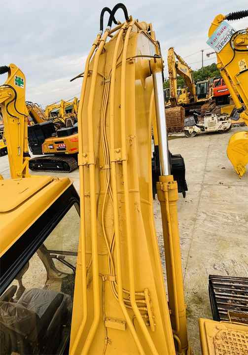 Caterpillar/cat Medium Used Excavator 20t Cat 320b,320c,320d Excavating Equipment With 0.8,1.0,1.2 Cbm Bucket Size In Shanghai - מחפר סורק: תמונה 5 Caterpillar/cat Medium Used Excavator 20t Cat 320b,320c,320d Excavating Equipment With 0.8,1.0,1.2 Cbm Bucket Size In Shanghai - מחפר סורק: תמונה 5