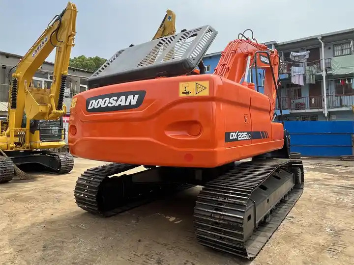 Cheap Used Korea Brand Doosan DX225LC 20 ton Excavator - מחפר סורק: תמונה 3 Cheap Used Korea Brand Doosan DX225LC 20 ton Excavator - מחפר סורק: תמונה 3