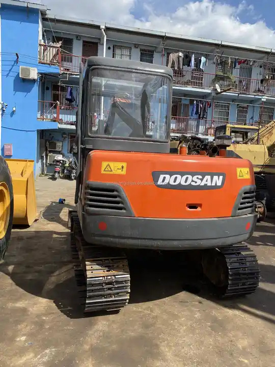 Doosan DH55-V Used Excavator Crawler Excavator Second Hand Japan Engine DH55-V Doosan Excavator in stock for sale - מיני מחפר: תמונה 3 Doosan DH55-V Used Excavator Crawler Excavator Second Hand Japan Engine DH55-V Doosan Excavator in stock for sale - מיני מחפר: תמונה 3