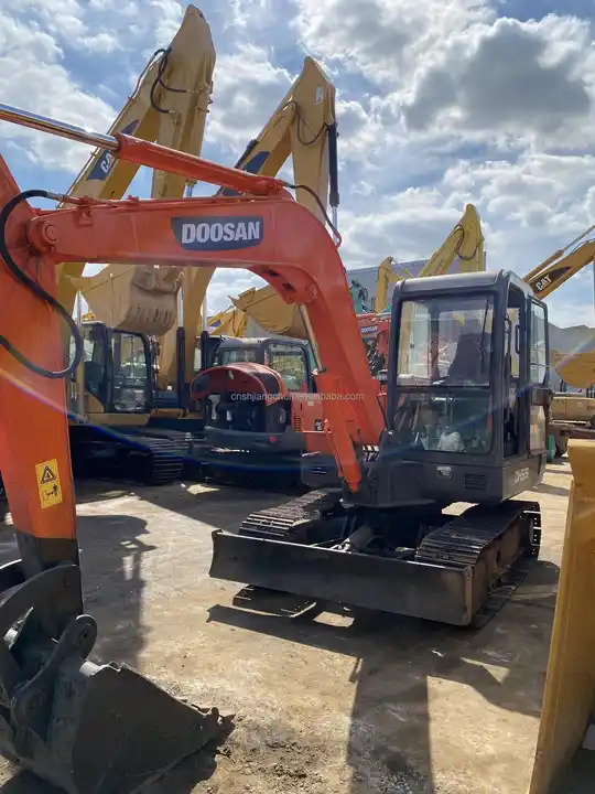 Doosan DH55-V Used Excavator Crawler Excavator Second Hand Japan Engine DH55-V Doosan Excavator in stock for sale - מיני מחפר: תמונה 4 Doosan DH55-V Used Excavator Crawler Excavator Second Hand Japan Engine DH55-V Doosan Excavator in stock for sale - מיני מחפר: תמונה 4