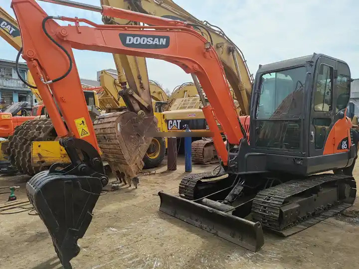 Doosan DX60 Mini Wheel Excavator for Sale Provided Korea Good Construction Original Korea Doosan Engine 6 T,6 Ton in stock - מחפר סורק: תמונה 2 Doosan DX60 Mini Wheel Excavator for Sale Provided Korea Good Construction Original Korea Doosan Engine 6 T,6 Ton in stock - מחפר סורק: תמונה 2
