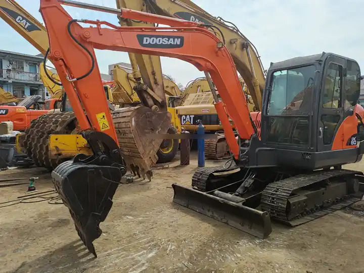 Doosan DX60 Mini Wheel Excavator for Sale Provided Korea Good Construction Original Korea Doosan Engine 6 T,6 Ton in stock - מחפר סורק: תמונה 5 Doosan DX60 Mini Wheel Excavator for Sale Provided Korea Good Construction Original Korea Doosan Engine 6 T,6 Ton in stock - מחפר סורק: תמונה 5