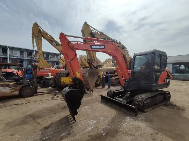 Doosan DX60 Mini Wheel Excavator for Sale Provided Korea Good Construction Original Korea Doosan Engine 6 T,6 Ton in stock - מחפר סורק: תמונה 4 Doosan DX60 Mini Wheel Excavator for Sale Provided Korea Good Construction Original Korea Doosan Engine 6 T,6 Ton in stock - מחפר סורק: תמונה 4