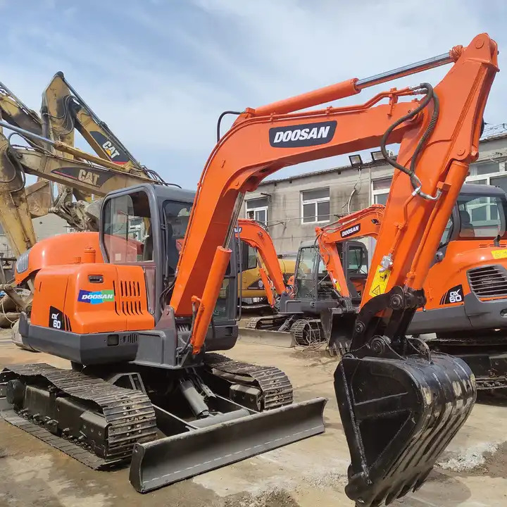 Doosan DX60 Mini Wheel Excavator for Sale Provided Korea Good Construction Original Korea Doosan Engine 6 T,6 Ton in stock - מחפר סורק: תמונה 1 Doosan DX60 Mini Wheel Excavator for Sale Provided Korea Good Construction Original Korea Doosan Engine 6 T,6 Ton in stock - מחפר סורק: תמונה 1