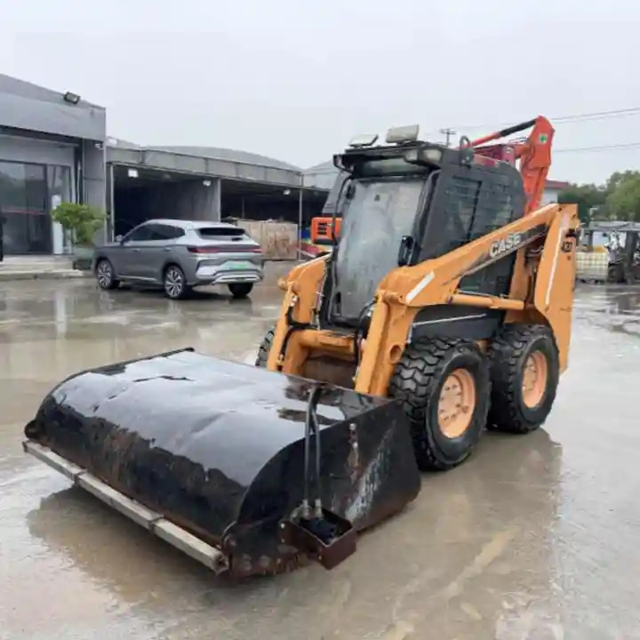 Factory Price case 420 Mini Skid Steer Loader Free After Sale 420 430 440 Mini Skid Steer Loader with Brand Engine - מעמיס היגוי החלקה: תמונה 2 Factory Price case 420 Mini Skid Steer Loader Free After Sale 420 430 440 Mini Skid Steer Loader with Brand Engine - מעמיס היגוי החלקה: תמונה 2