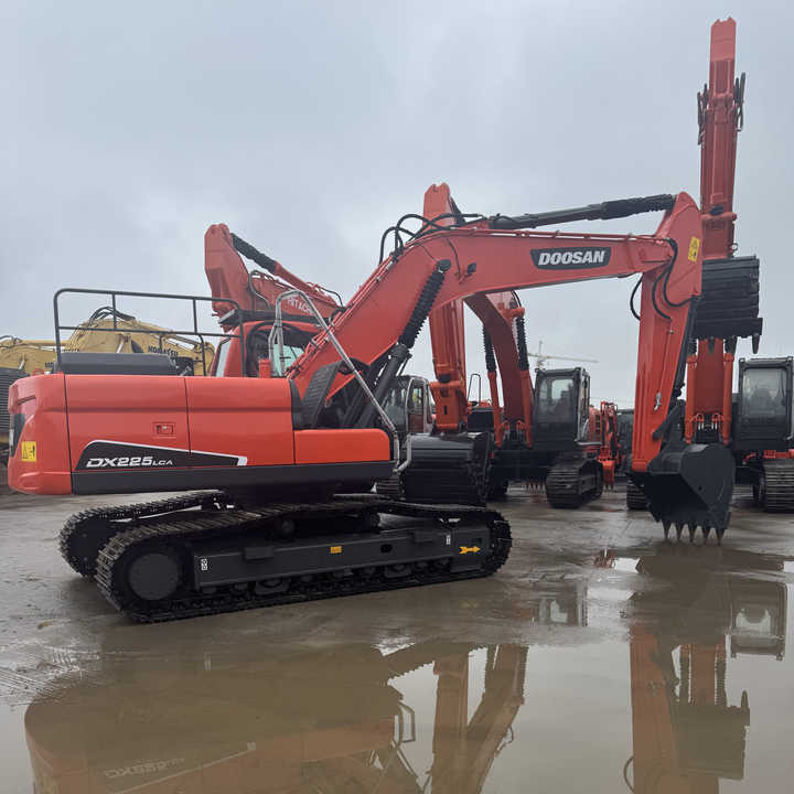 Good Quality Original 23ton Doosan DX225LCA Used Large Excavators for Sale at Low Price Secondhand Doosan225LCA Heavy Digger - מחפר סורק: תמונה 1 Good Quality Original 23ton Doosan DX225LCA Used Large Excavators for Sale at Low Price Secondhand Doosan225LCA Heavy Digger - מחפר סורק: תמונה 1