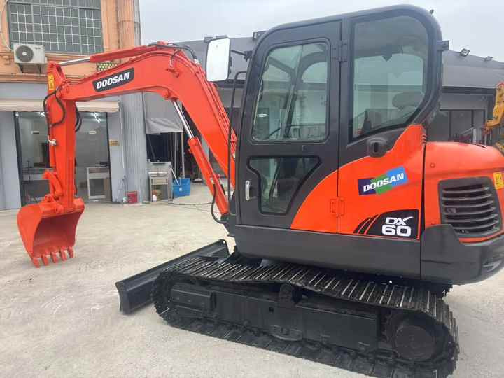 High Quality Hot Selling 6ton Second Hand Excavator Machine Mini Small Excavator DX60-9C Used Doosan Excavator for Sale DX60 - מחפר: תמונה 3 High Quality Hot Selling 6ton Second Hand Excavator Machine Mini Small Excavator DX60-9C Used Doosan Excavator for Sale DX60 - מחפר: תמונה 3