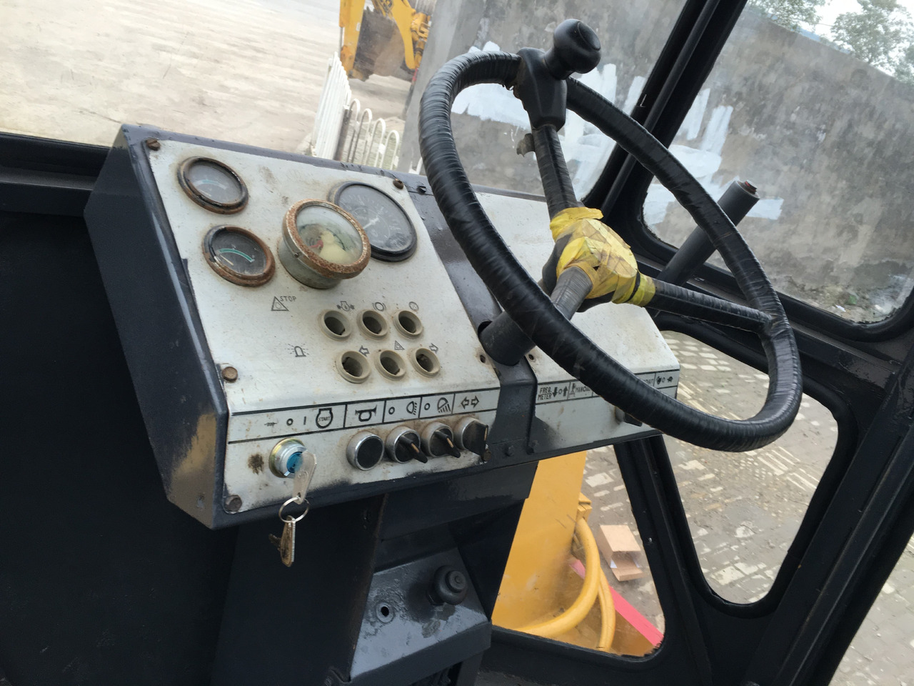 High Quality Used 15 Ton Vibratory Road Roller Dynapac Ca30d Single-drum Soil Compactor Cummins Engine In Shanghai - רולר כביש: תמונה 3 High Quality Used 15 Ton Vibratory Road Roller Dynapac Ca30d Single-drum Soil Compactor Cummins Engine In Shanghai - רולר כביש: תמונה 3