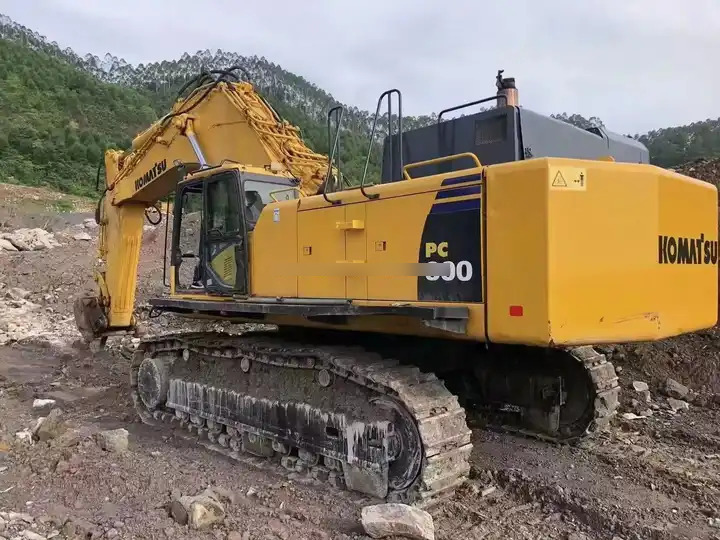 High Quality Used Crawler second hand digger PC800 large Excavator with buckets for sale 80ton Used Crawler second hand digger - מחפר סורק: תמונה 3 High Quality Used Crawler second hand digger PC800 large Excavator with buckets for sale 80ton Used Crawler second hand digger - מחפר סורק: תמונה 3