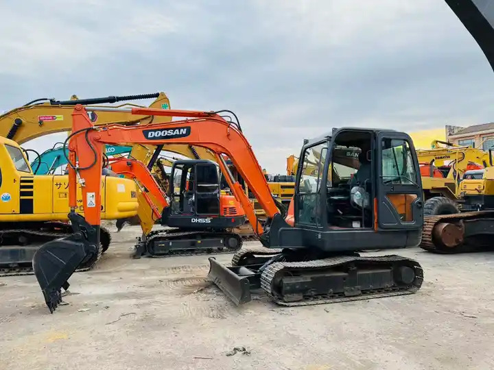 Nice Performance 6t Small Used Excavator,Original Korea Doosan Used Excavators Doosan Dx60 For Sale In Shanghai - מחפר סורק: תמונה 4 Nice Performance 6t Small Used Excavator,Original Korea Doosan Used Excavators Doosan Dx60 For Sale In Shanghai - מחפר סורק: תמונה 4
