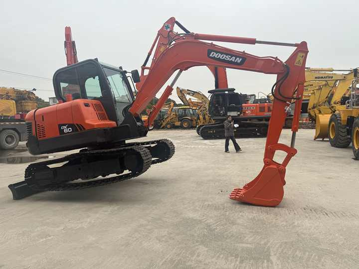 Nice Performance 6t Small Used Excavator,Original Korea Doosan Used Excavators Doosan Dx60 for Sale - מחפר סורק: תמונה 3 Nice Performance 6t Small Used Excavator,Original Korea Doosan Used Excavators Doosan Dx60 for Sale - מחפר סורק: תמונה 3