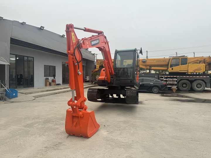 Nice Performance 6t Small Used Excavator,Original Korea Doosan Used Excavators Doosan Dx60 for Sale - מחפר סורק: תמונה 2 Nice Performance 6t Small Used Excavator,Original Korea Doosan Used Excavators Doosan Dx60 for Sale - מחפר סורק: תמונה 2