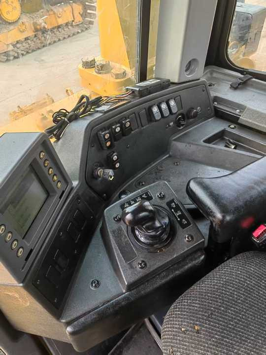 Original Caterpillar Bulldozer Cat D8T Second Hand Bulldozer Caterpillar D8 D6 D7 Originally Made in USA Brazil - דחפור: תמונה 5 Original Caterpillar Bulldozer Cat D8T Second Hand Bulldozer Caterpillar D8 D6 D7 Originally Made in USA Brazil - דחפור: תמונה 5