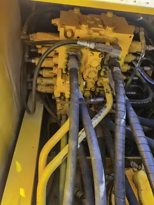 Original Design Pc200-8 Komatsu Used Excavator For Sale In Good Condition Original Paint 20 Ton Low Working Hours Factory Price - מחפר: תמונה 5 Original Design Pc200-8 Komatsu Used Excavator For Sale In Good Condition Original Paint 20 Ton Low Working Hours Factory Price - מחפר: תמונה 5