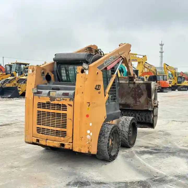 Original Second hand CASE skid steer loader 420 for sale compact skid steers loaders 440 430 420 in stock - מעמיס היגוי החלקה: תמונה 4 Original Second hand CASE skid steer loader 420 for sale compact skid steers loaders 440 430 420 in stock - מעמיס היגוי החלקה: תמונה 4