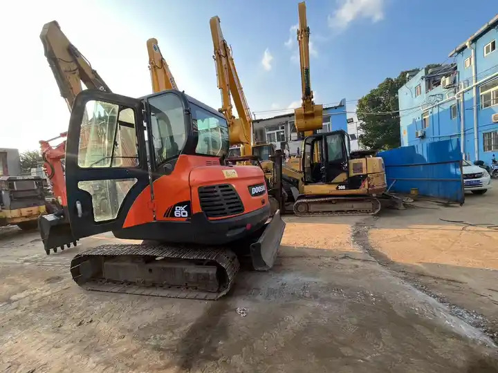 Original Top Sale High Performance Slightly Used Doosan Dx60 Tracked Excavator For Landscaping In Shanghai - מחפר סורק: תמונה 4 Original Top Sale High Performance Slightly Used Doosan Dx60 Tracked Excavator For Landscaping In Shanghai - מחפר סורק: תמונה 4