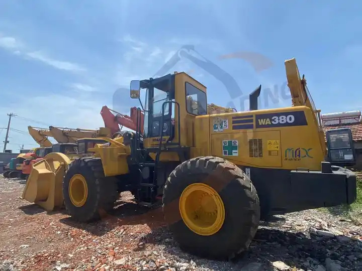 Second Hand Japan Made Komatsu Wa380-3 Front Loader Used Original Painting Komatsu Wa 380-3 in Stock for Sale - מעמיס גלגלים: תמונה 3 Second Hand Japan Made Komatsu Wa380-3 Front Loader Used Original Painting Komatsu Wa 380-3 in Stock for Sale - מעמיס גלגלים: תמונה 3