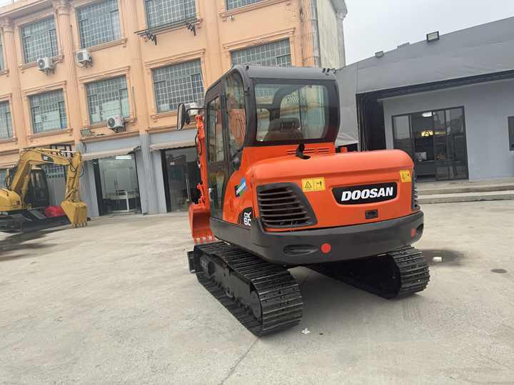 Top Grade in Stock Doosan DX60 Used 6 Ton Hydraulic Crawler Excavator Digger High Quality Factory Price Used 6 Ton - מחפר סורק: תמונה 3 Top Grade in Stock Doosan DX60 Used 6 Ton Hydraulic Crawler Excavator Digger High Quality Factory Price Used 6 Ton - מחפר סורק: תמונה 3