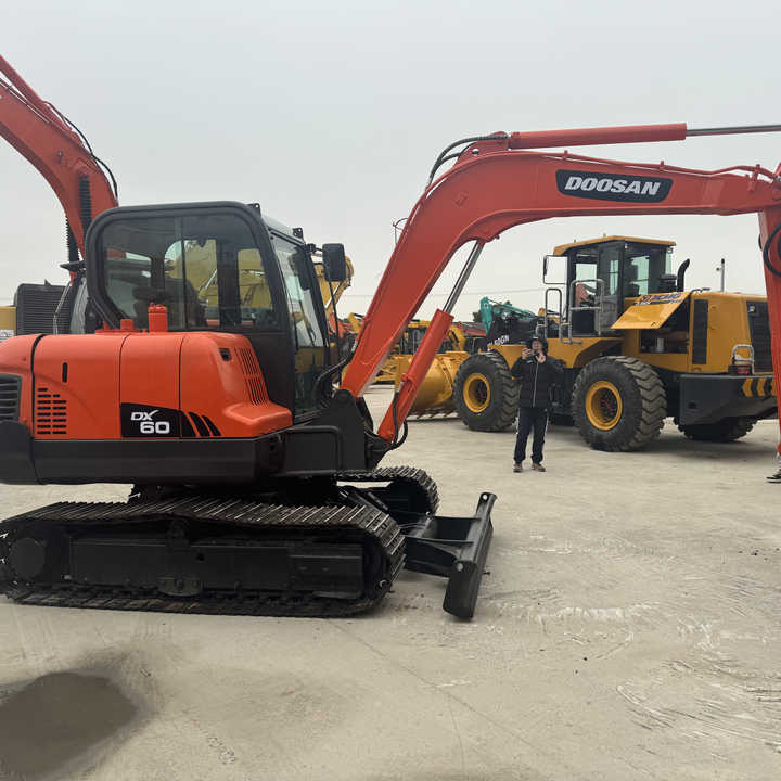 Top Grade in Stock Doosan DX60 Used 6 Ton Hydraulic Crawler Excavator Digger High Quality Factory Price Used 6 Ton - מחפר סורק: תמונה 1 Top Grade in Stock Doosan DX60 Used 6 Ton Hydraulic Crawler Excavator Digger High Quality Factory Price Used 6 Ton - מחפר סורק: תמונה 1