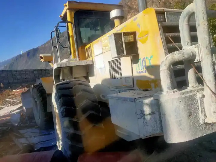 Used 7 Ton Heavy Front Loader Komatsu Wa470 Good Price Japan Made Tire Loader In Shanghai - מעמיס גלגלים: תמונה 5 Used 7 Ton Heavy Front Loader Komatsu Wa470 Good Price Japan Made Tire Loader In Shanghai - מעמיס גלגלים: תמונה 5