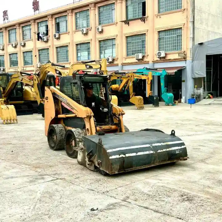 Used Case 420 Backhoe Loader Used Skid Steer Loader CASE 430 CASE 440 - מעמיס היגוי החלקה: תמונה 3 Used Case 420 Backhoe Loader Used Skid Steer Loader CASE 430 CASE 440 - מעמיס היגוי החלקה: תמונה 3
