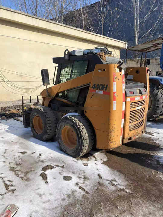 Used Case 440H Skid Steer Loader for Sale - מעמיס היגוי החלקה: תמונה 3 Used Case 440H Skid Steer Loader for Sale - מעמיס היגוי החלקה: תמונה 3