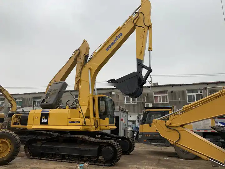 Used Komatsu excavator Pc300-7 in good condition for sale - מחפר סורק: תמונה 3 Used Komatsu excavator Pc300-7 in good condition for sale - מחפר סורק: תמונה 3