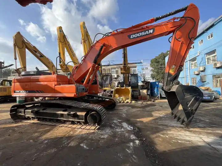 Used Machinery Doosan300 dx300lc Hydraulic Crawler Backhoe Digger 30ton Used Excavator Doosan DX300LC - מחפר סורק: תמונה 5 Used Machinery Doosan300 dx300lc Hydraulic Crawler Backhoe Digger 30ton Used Excavator Doosan DX300LC - מחפר סורק: תמונה 5