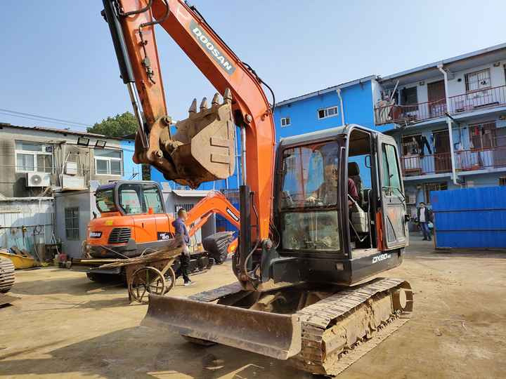 Used excavator doosan dx60 excavators machinery doosan dx60 dx80 dx75 dx225 dh60 dh60-7 excavator - מחפר סורק: תמונה 2 Used excavator doosan dx60 excavators machinery doosan dx60 dx80 dx75 dx225 dh60 dh60-7 excavator - מחפר סורק: תמונה 2
