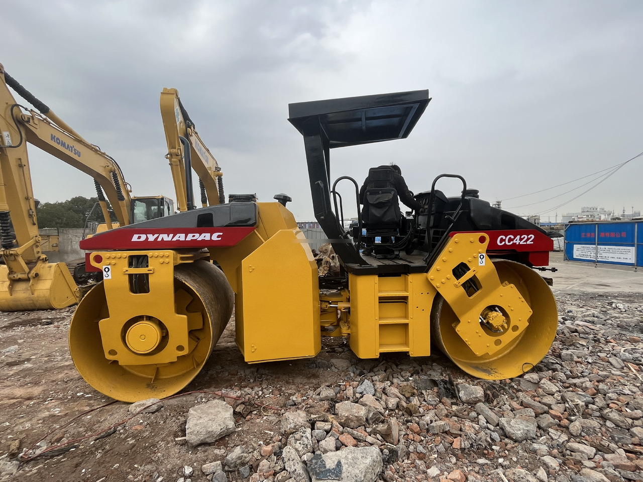 Used road roller Dynapac CC422 with Double Drum Roller in Good Condition - רולר כביש: תמונה 4 Used road roller Dynapac CC422 with Double Drum Roller in Good Condition - רולר כביש: תמונה 4