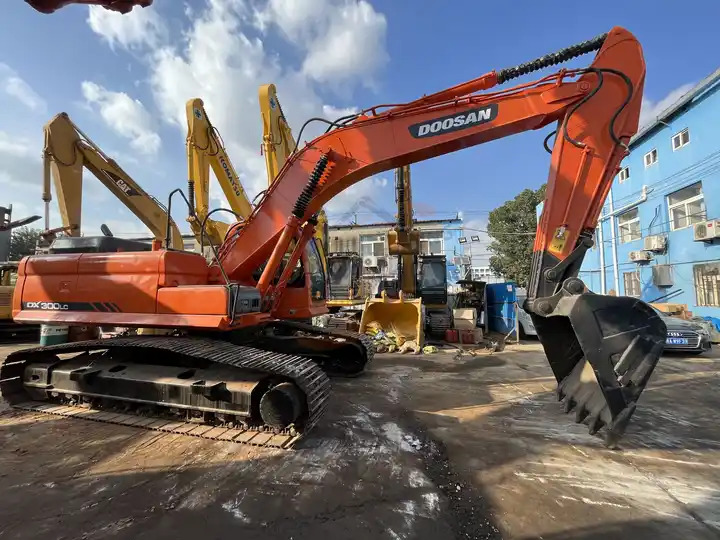 Low price hours Used Machinery Doosan300 dx300lc Hydraulic Crawler Backhoe Digger 30ton Used Excavator Doosan DX300LC - מחפר סורק: תמונה 3 Low price hours Used Machinery Doosan300 dx300lc Hydraulic Crawler Backhoe Digger 30ton Used Excavator Doosan DX300LC - מחפר סורק: תמונה 3