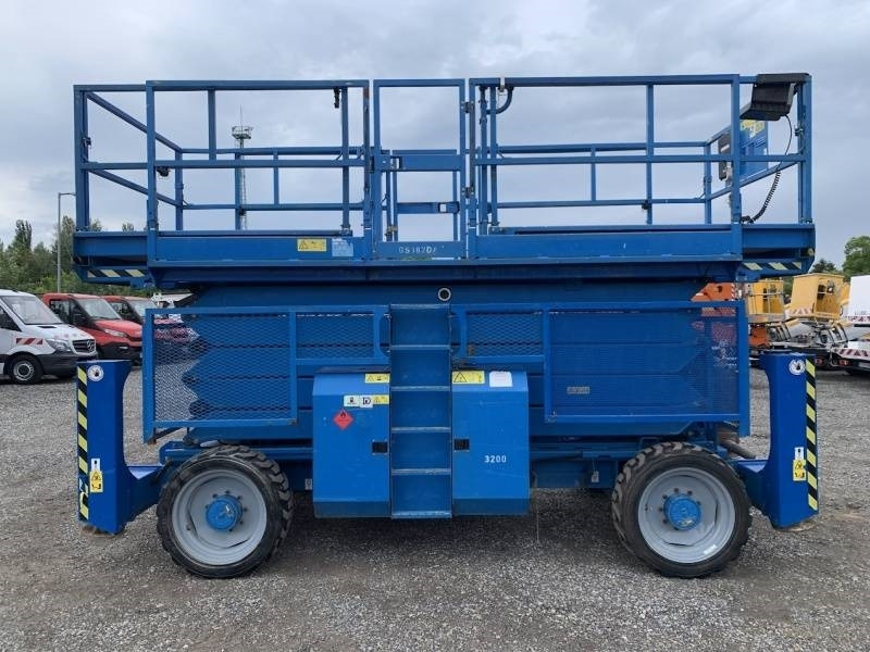 Genie GS5390 - 18m - 4x4 - Diesel - מעלית מספריים: תמונה 5 Genie GS5390 - 18m - 4x4 - Diesel - מעלית מספריים: תמונה 5