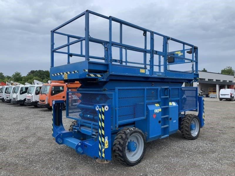 Genie GS5390 - 18m - 4x4 - Diesel - מעלית מספריים: תמונה 2 Genie GS5390 - 18m - 4x4 - Diesel - מעלית מספריים: תמונה 2