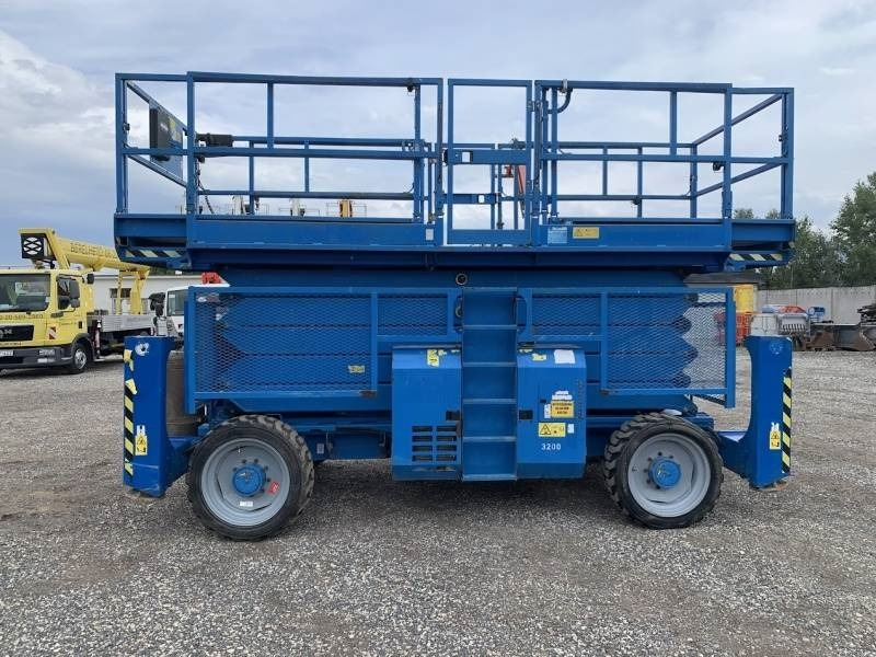 Genie GS5390 - 18m - 4x4 - Diesel - מעלית מספריים: תמונה 4 Genie GS5390 - 18m - 4x4 - Diesel - מעלית מספריים: תמונה 4