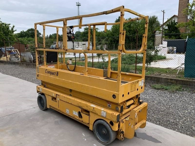 Haulotte Compact 8 - 8m, electric - מעלית מספריים: תמונה 1 Haulotte Compact 8 - 8m, electric - מעלית מספריים: תמונה 1