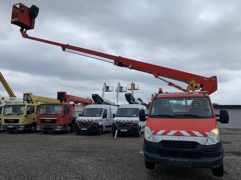 פלטפורמה אווירית מותקנת על משאית Iveco Daily GSR E179T - 17,1m - 200 kg: תמונה 9