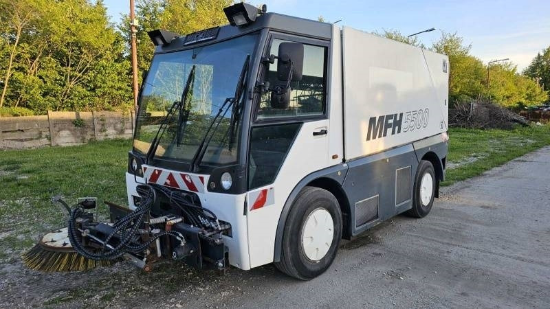 Mfh 5500 sweeper - with air conditionier - מטאטא כבישים: תמונה 2 Mfh 5500 sweeper - with air conditionier - מטאטא כבישים: תמונה 2