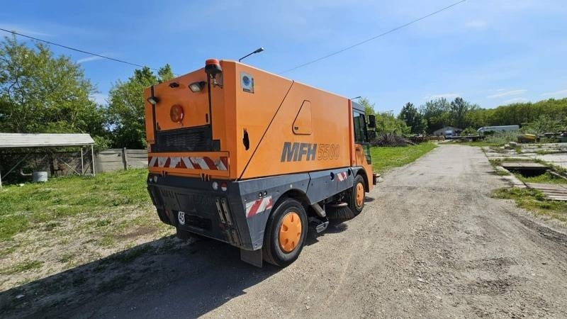 Mfh 5500 sweeper - with air conditionier - מטאטא כבישים: תמונה 3 Mfh 5500 sweeper - with air conditionier - מטאטא כבישים: תמונה 3