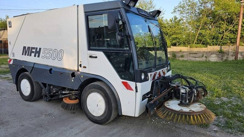 Mfh 5500 sweeper - with air conditionier - מטאטא כבישים: תמונה 1 Mfh 5500 sweeper - with air conditionier - מטאטא כבישים: תמונה 1