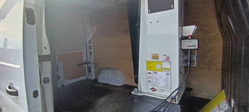 פלטפורמה אווירית מותקנת על משאית Renault Master Versalift ETL-32-125 - 12,5 m - 120kg: תמונה 16