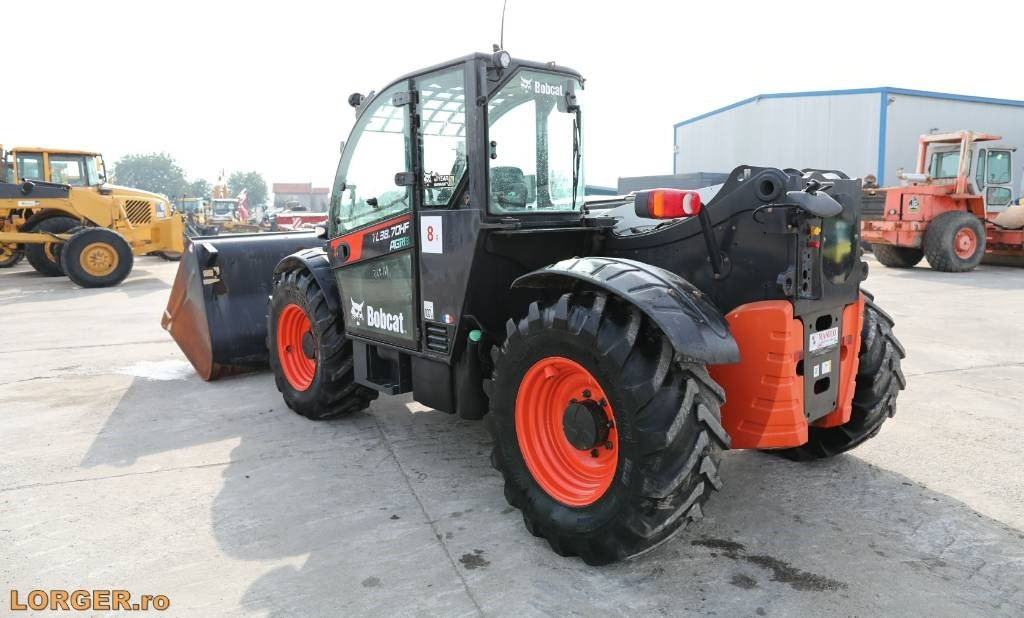 Bobcat TL38.70HF - מפעיל טלסקופי: תמונה 2 Bobcat TL38.70HF - מפעיל טלסקופי: תמונה 2