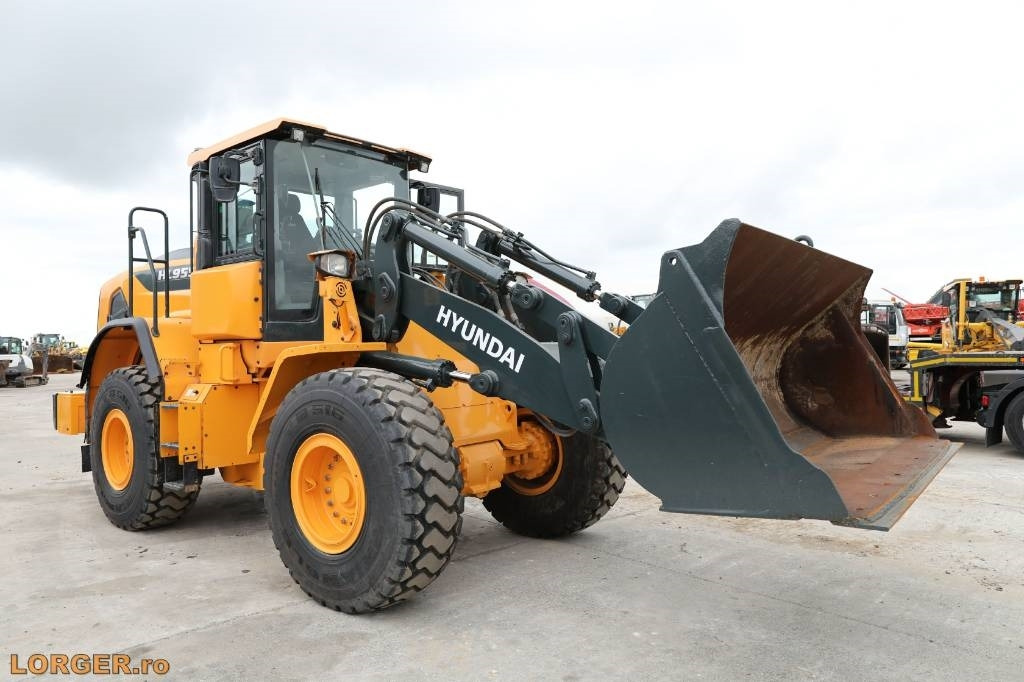 Hyundai HL 955 A - מעמיס גלגלים: תמונה 4 Hyundai HL 955 A - מעמיס גלגלים: תמונה 4