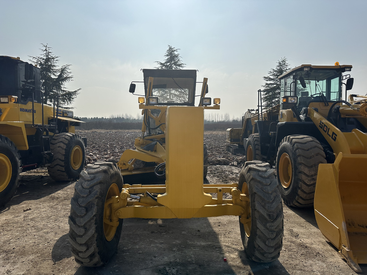 KOMATSU GD655 - מפלסת: תמונה 1 KOMATSU GD655 - מפלסת: תמונה 1