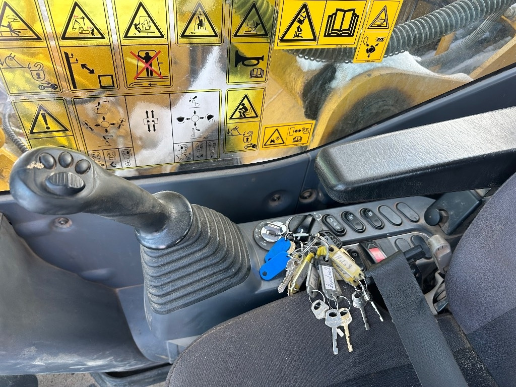 מחפר סורק Komatsu PC 210 LC-11: תמונה 31