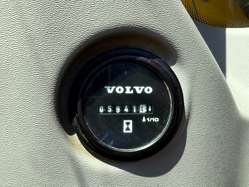 מחפר סורק Volvo ECR 235 EL: תמונה 13