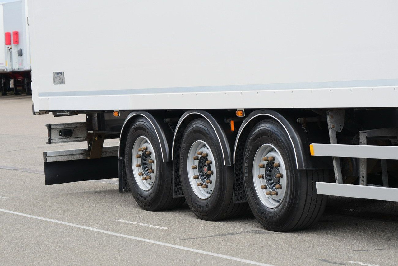 EKERI T3-A /SEITLICHE TÜREN /FALTWAND 2700 mm - סמיטריילר בתיבה סגורה: תמונה 5 EKERI T3-A /SEITLICHE TÜREN /FALTWAND 2700 mm - סמיטריילר בתיבה סגורה: תמונה 5