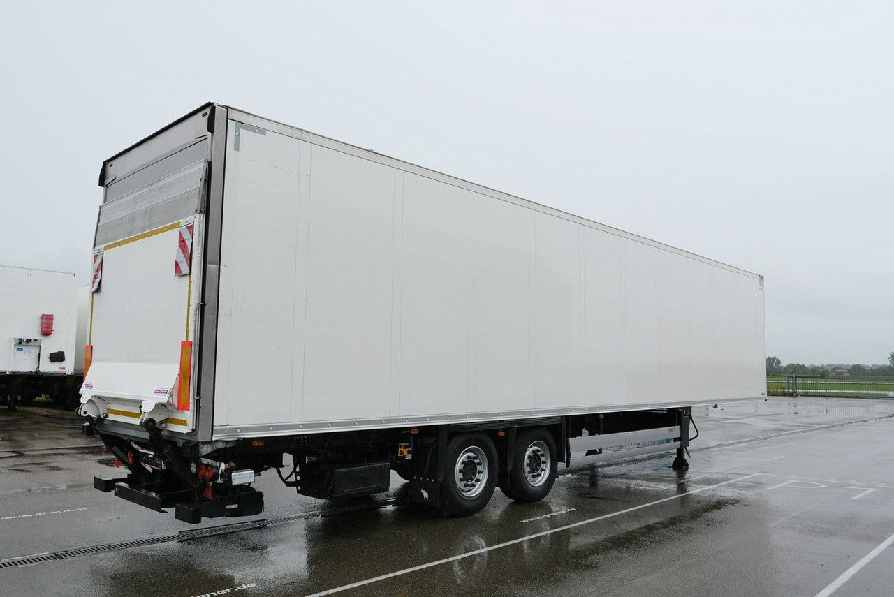 Schmitz Cargobull SKO 18 /LBW BÄR 2500 kg / CARRIER 1550 / LIFT - סמיטריילר בתיבה סגורה: תמונה 2 Schmitz Cargobull SKO 18 /LBW BÄR 2500 kg / CARRIER 1550 / LIFT - סמיטריילר בתיבה סגורה: תמונה 2