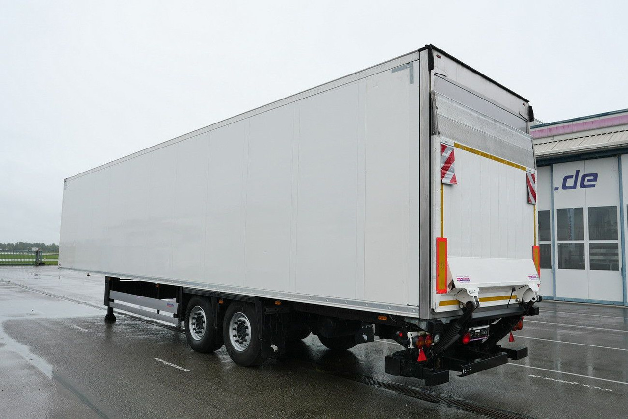 Schmitz Cargobull SKO 18 /LBW BÄR 2500 kg / CARRIER 1550 / LIFT - סמיטריילר בתיבה סגורה: תמונה 1 Schmitz Cargobull SKO 18 /LBW BÄR 2500 kg / CARRIER 1550 / LIFT - סמיטריילר בתיבה סגורה: תמונה 1